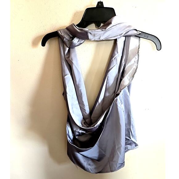 Halara Deep V Neck Backless Stacked Invisible Zip Size XL Satin Like Silver - Picture 4 of 6